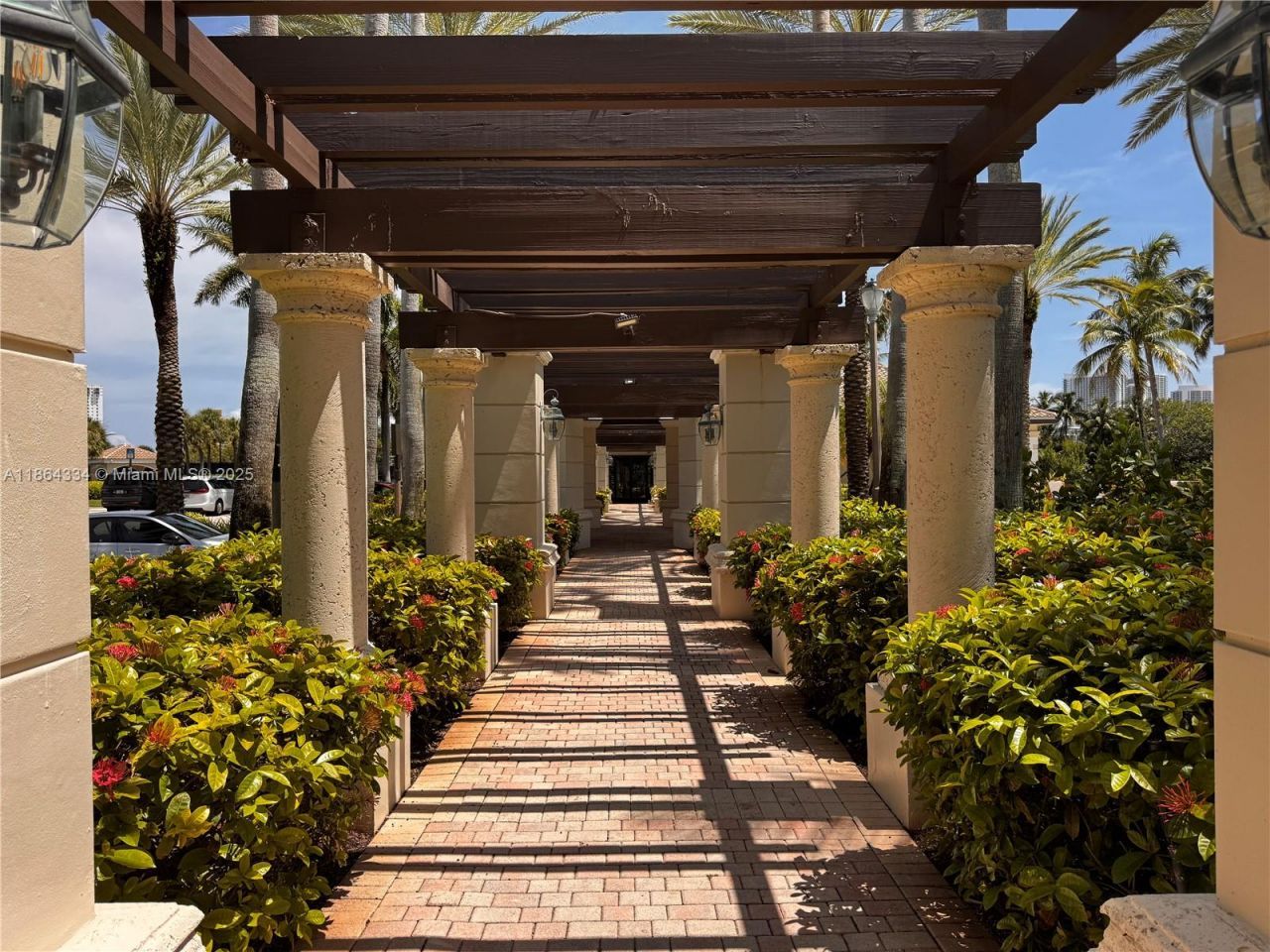 876 W Spinnaker Dr W, Hollywood, FL 33019 Photo