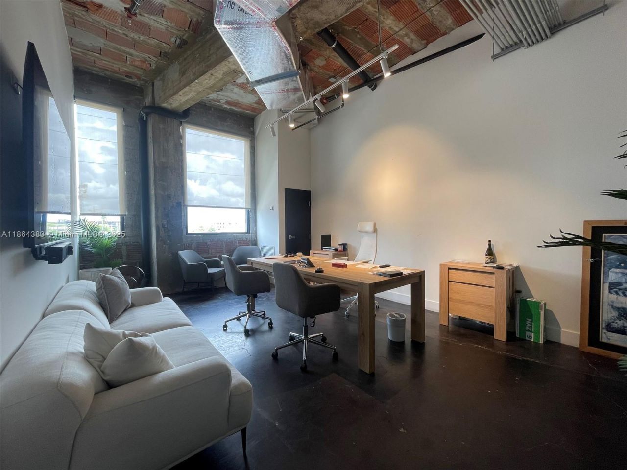 1900 NE Miami Ct, Miami, FL 33132 Photo