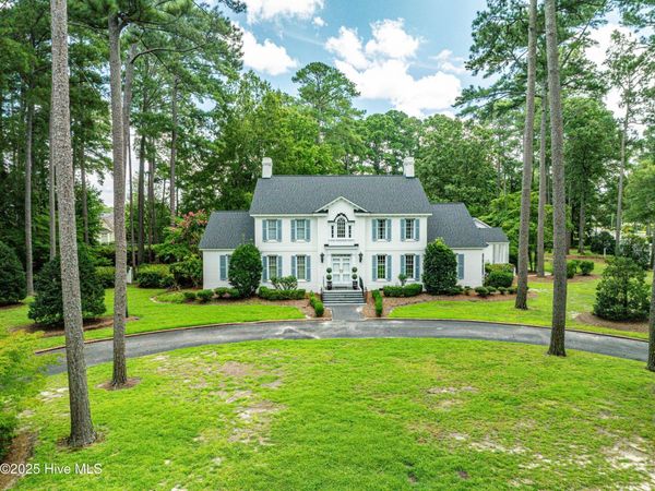 611 Queen Annes Road, Greenville, NC 27858