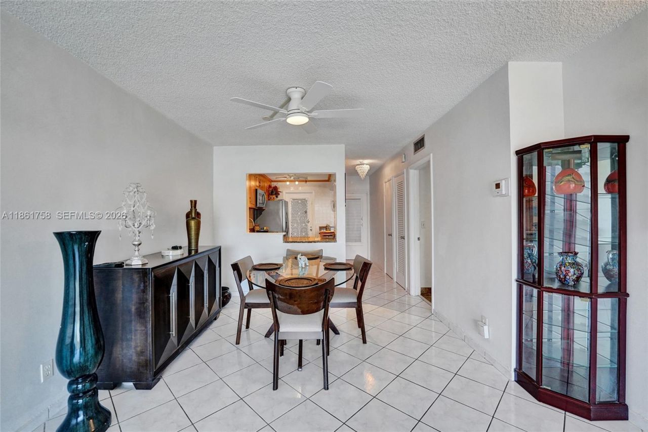 455 Paradise Isle Blvd, Unit 104, Hallandale Beach, FL 33009 Photo