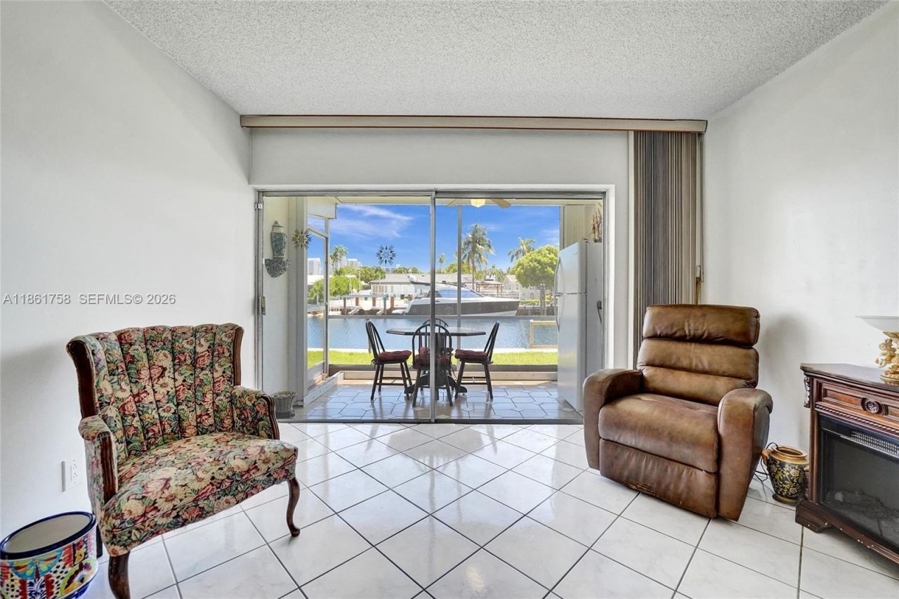 455 Paradise Isle Blvd, Unit 104, Hallandale Beach, FL 33009 Photo