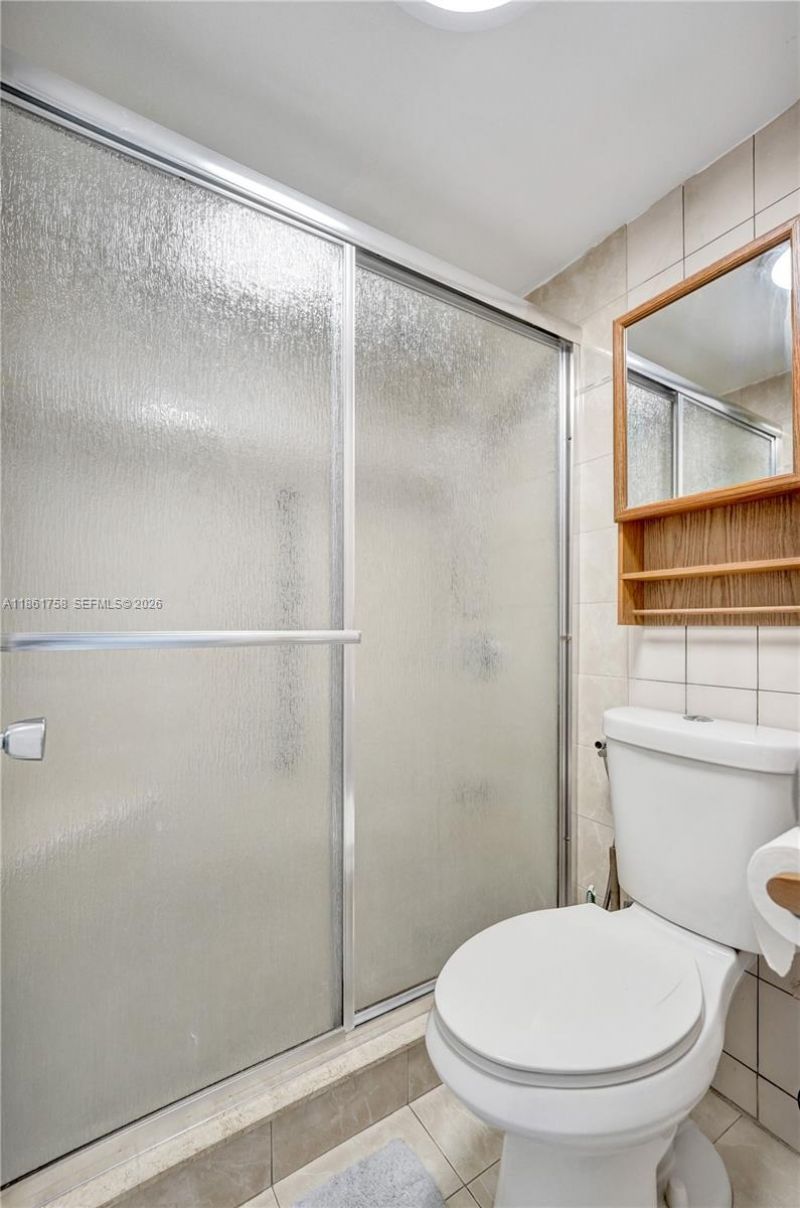 455 Paradise Isle Blvd, Unit 104, Hallandale Beach, FL 33009 Photo