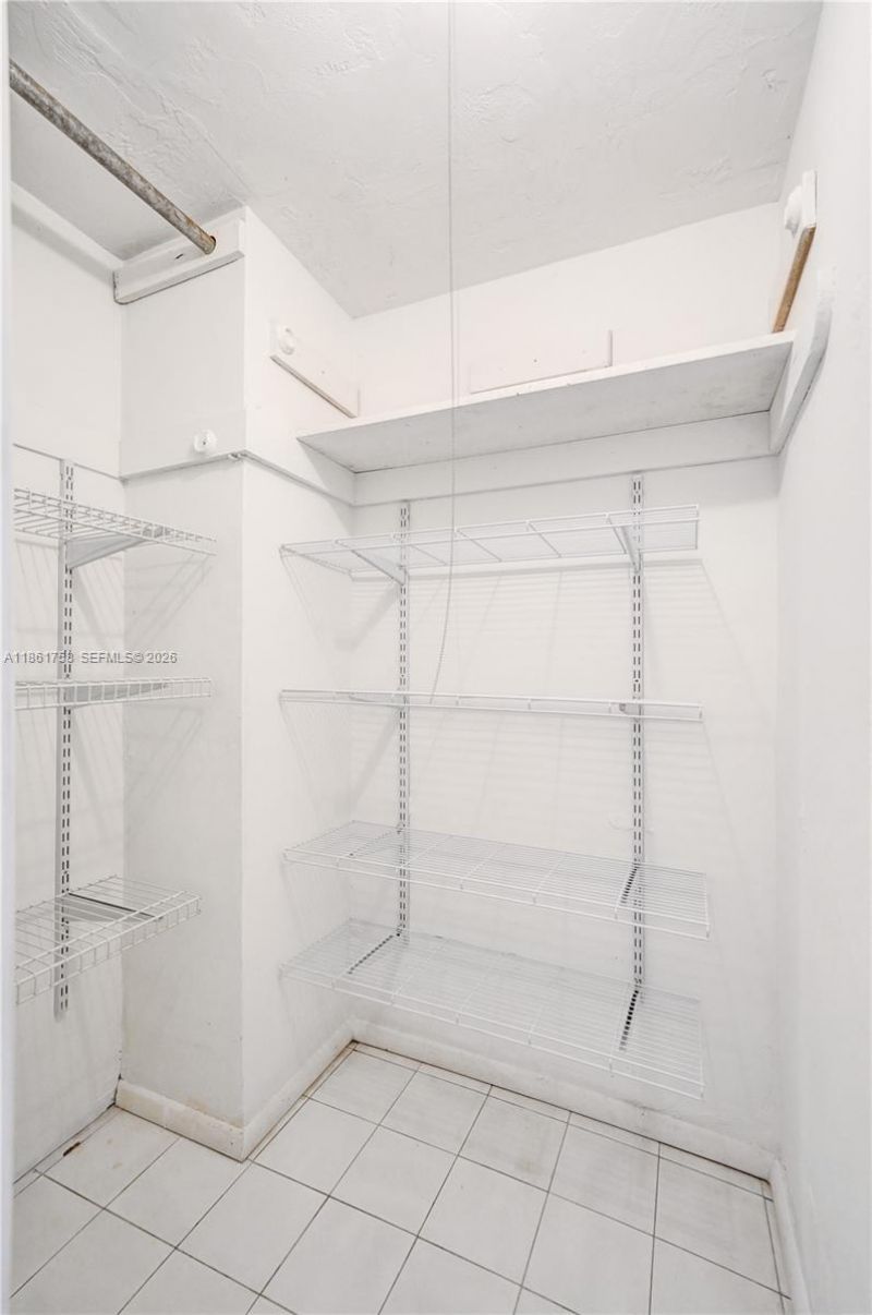 455 Paradise Isle Blvd, Unit 104, Hallandale Beach, FL 33009 Photo