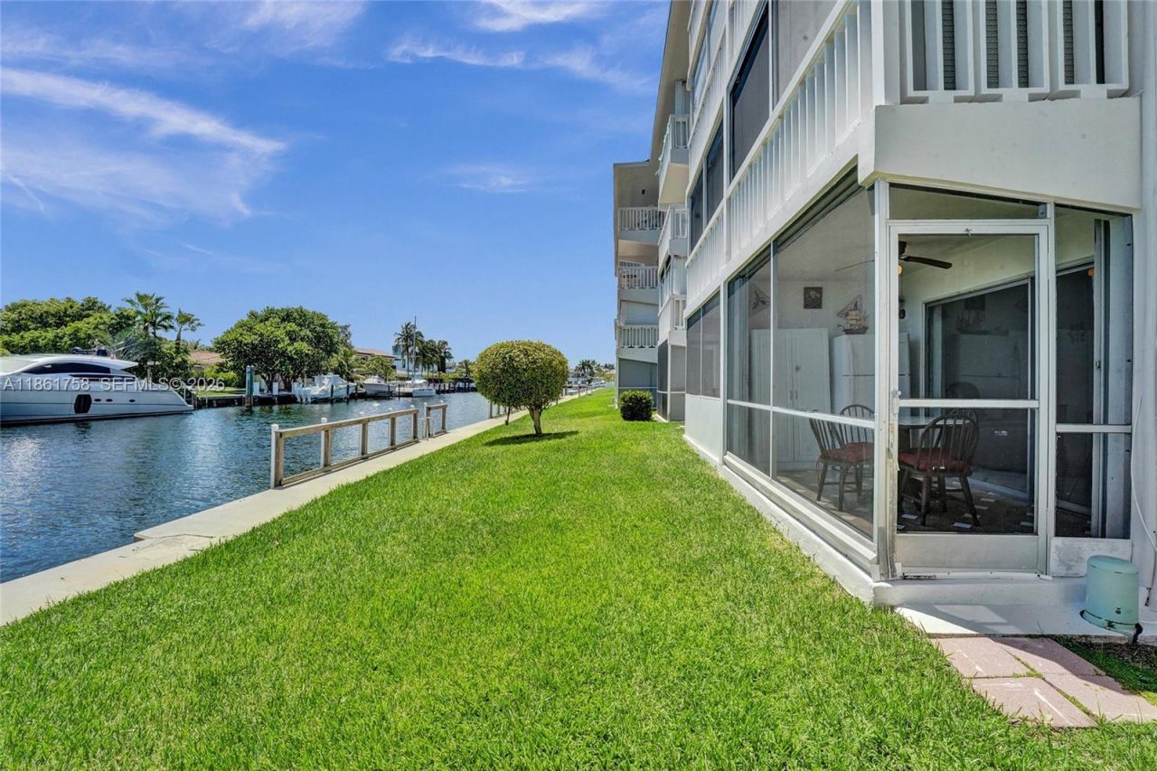 455 Paradise Isle Blvd, Unit 104, Hallandale Beach, FL 33009 Photo