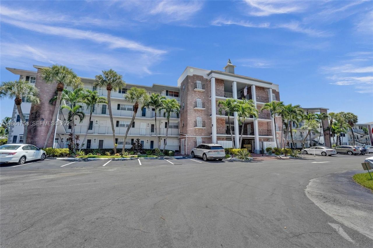 455 Paradise Isle Blvd, Unit 104, Hallandale Beach, FL 33009 Photo