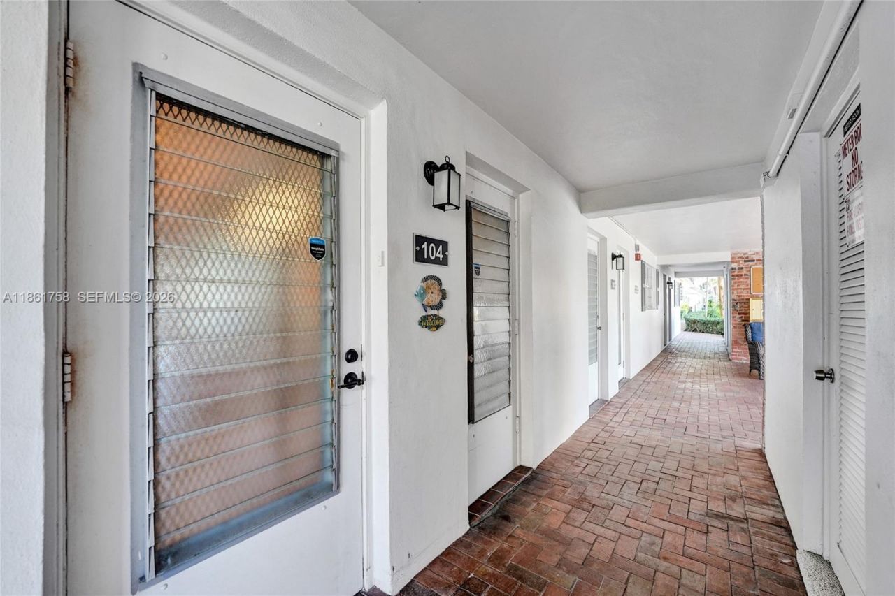 455 Paradise Isle Blvd, Unit 104, Hallandale Beach, FL 33009 Photo