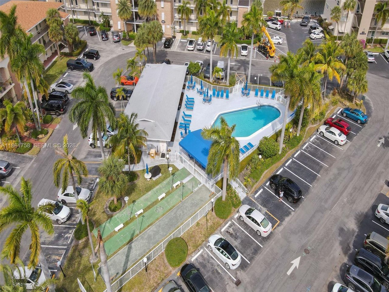 455 Paradise Isle Blvd, Unit 104, Hallandale Beach, FL 33009 Photo