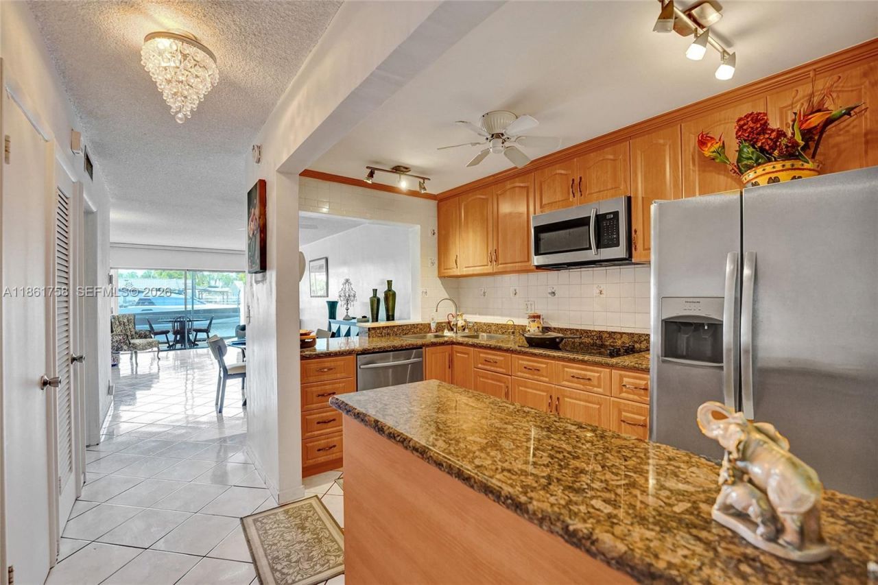 455 Paradise Isle Blvd, Unit 104, Hallandale Beach, FL 33009 Photo