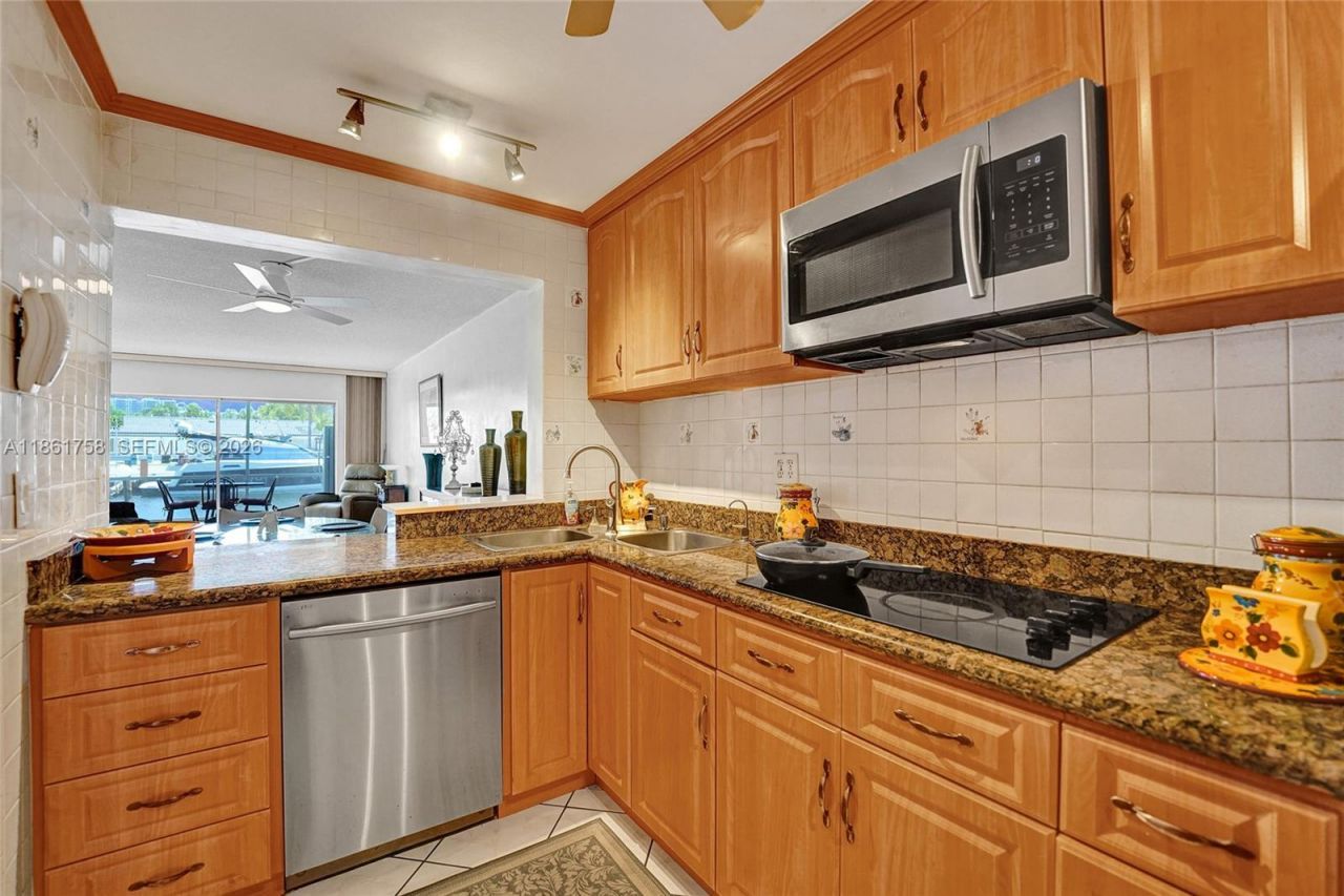 455 Paradise Isle Blvd, Unit 104, Hallandale Beach, FL 33009 Photo