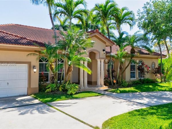 8366 SW 193rd St, Cutler Bay, FL 33157