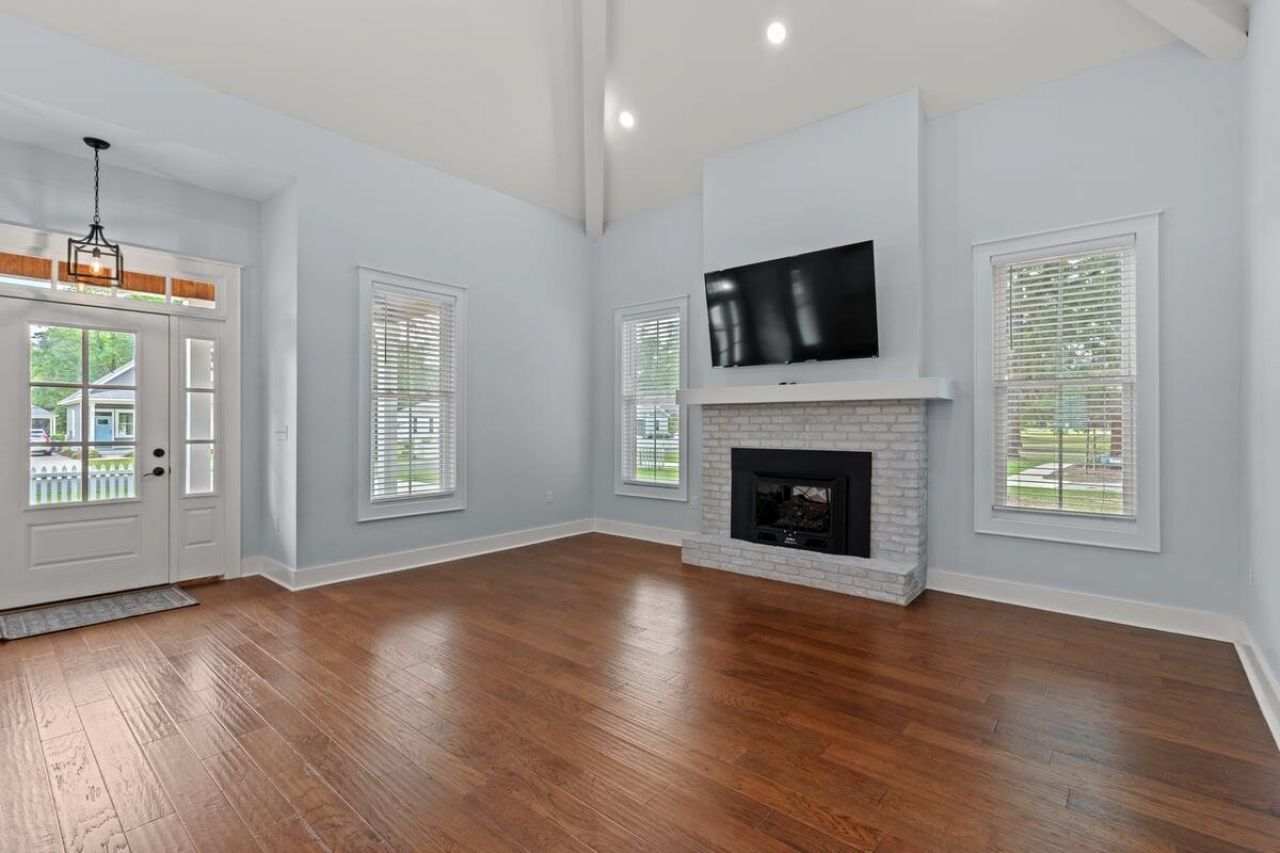 1812 Gordon Road Photo 11