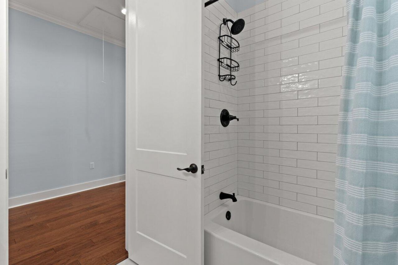 1812 Gordon Road Photo 20