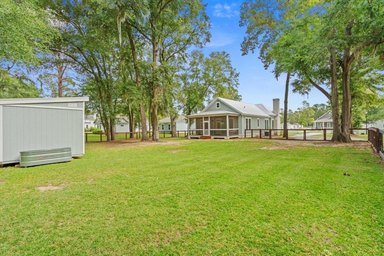 1812 Gordon Road Photo 32