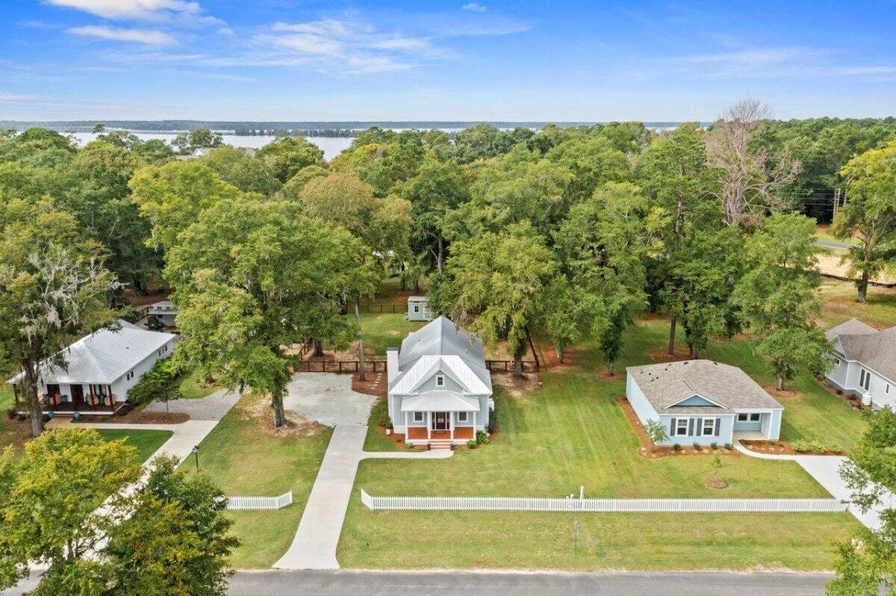 1812 Gordon Road Photo 33