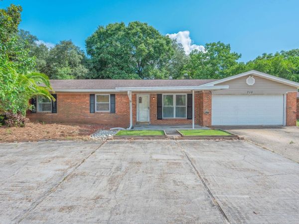 710 E Hollywood Boulevard, Mary Esther, FL 32569