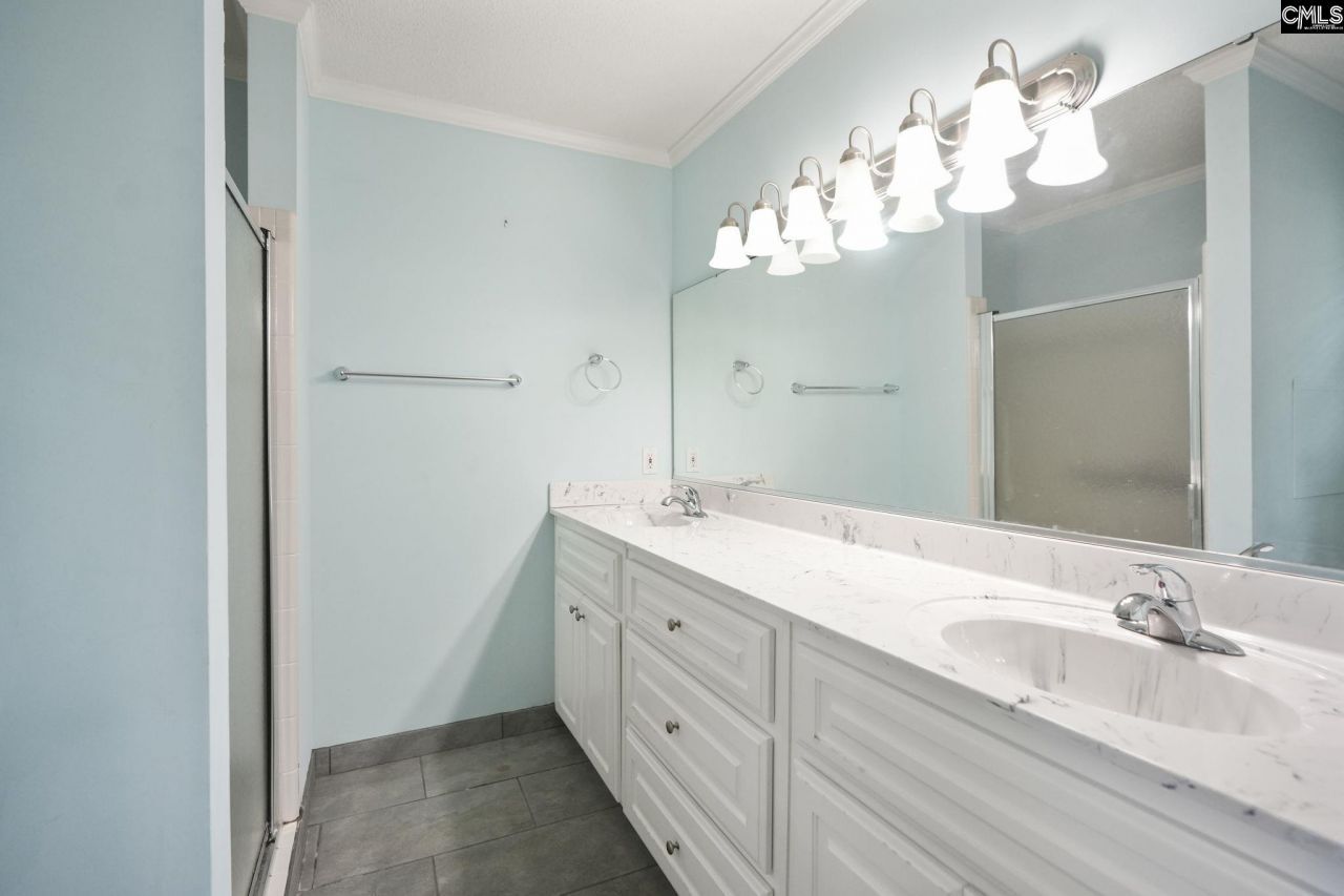 29 Meadowcrest Drive Photo 11