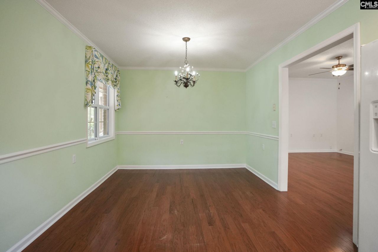 29 Meadowcrest Drive Photo 4