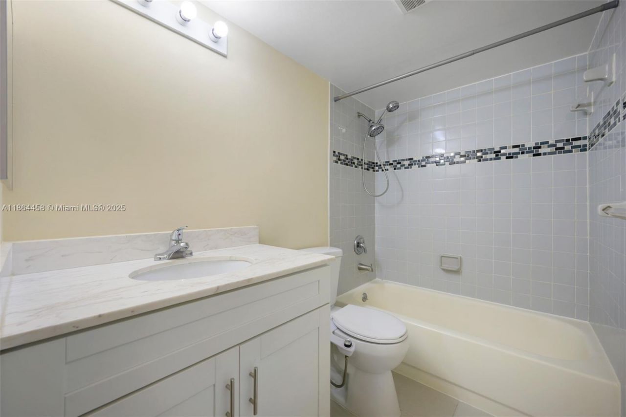 530 S Park Rd, Unit 18-11, Hollywood, FL 33021 Photo