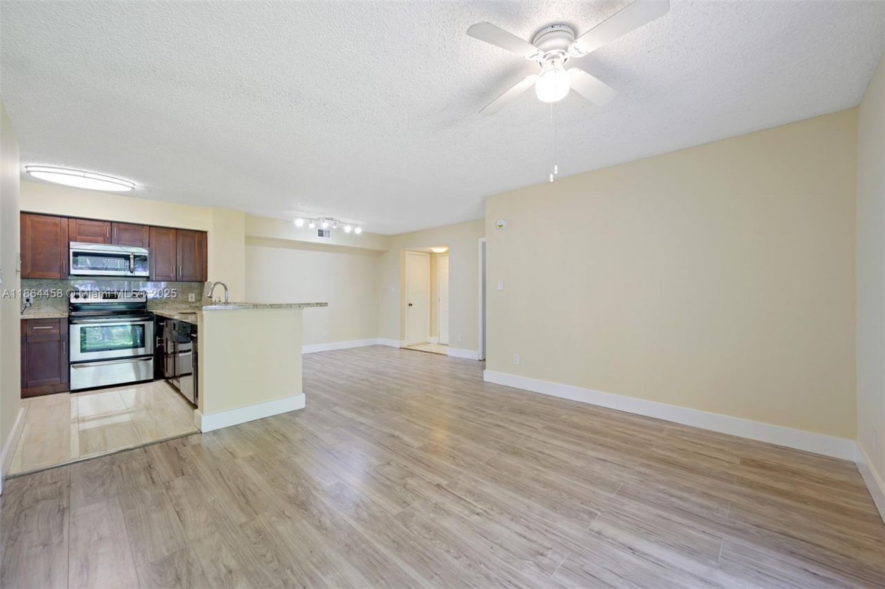 530 S Park Rd, Unit 18-11, Hollywood, FL 33021 Photo