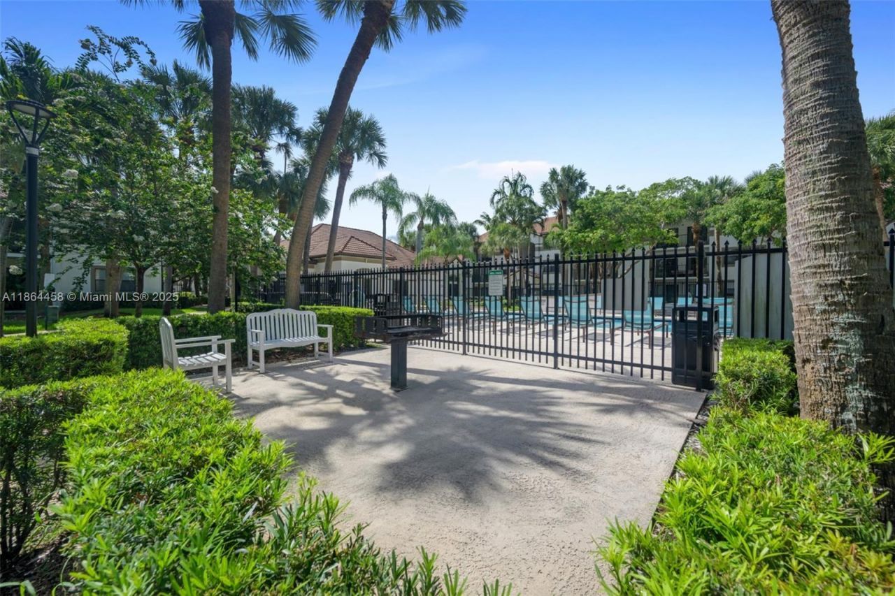 530 S Park Rd, Unit 18-11, Hollywood, FL 33021 Photo