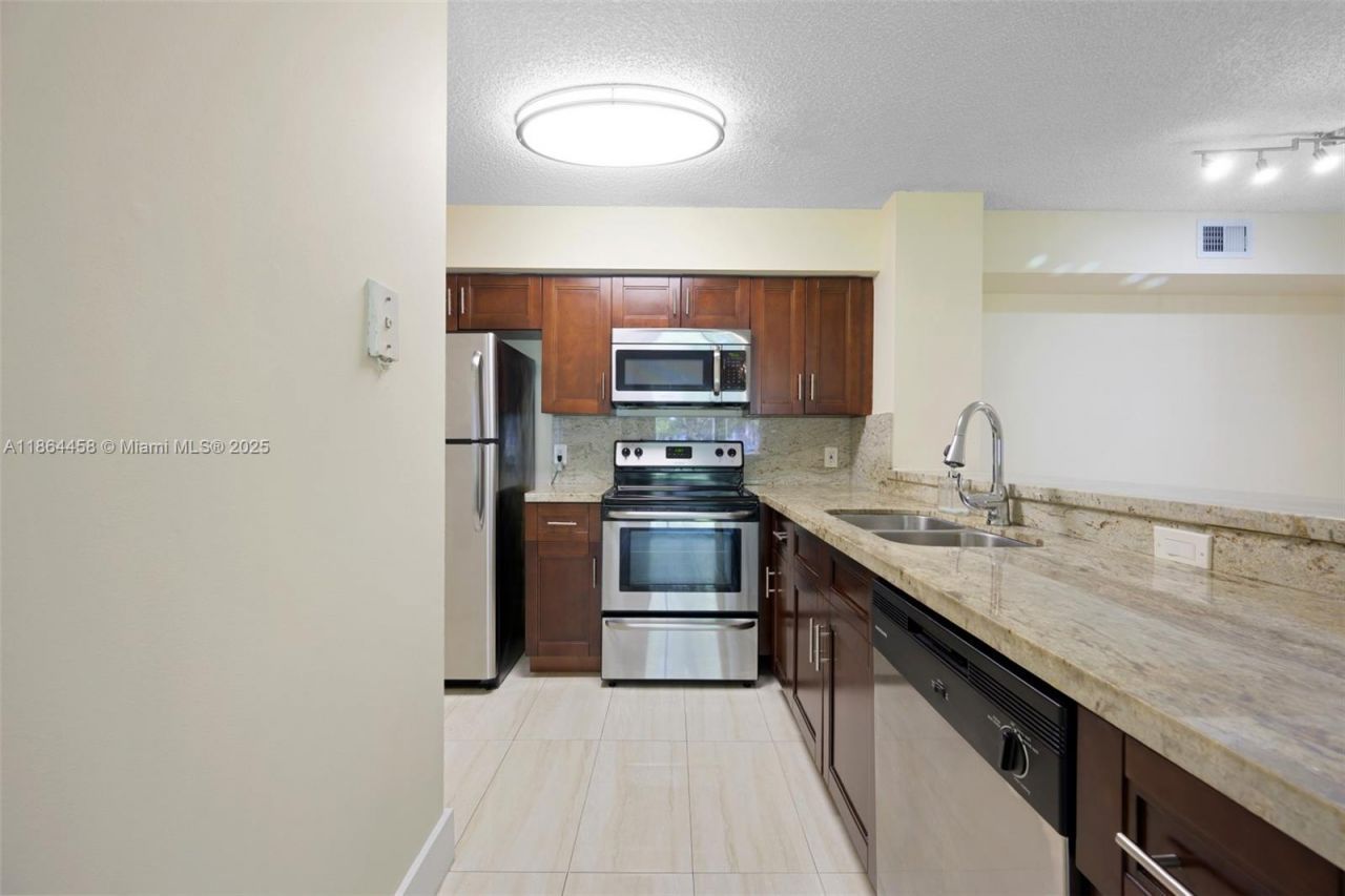 530 S Park Rd, Unit 18-11, Hollywood, FL 33021 Photo