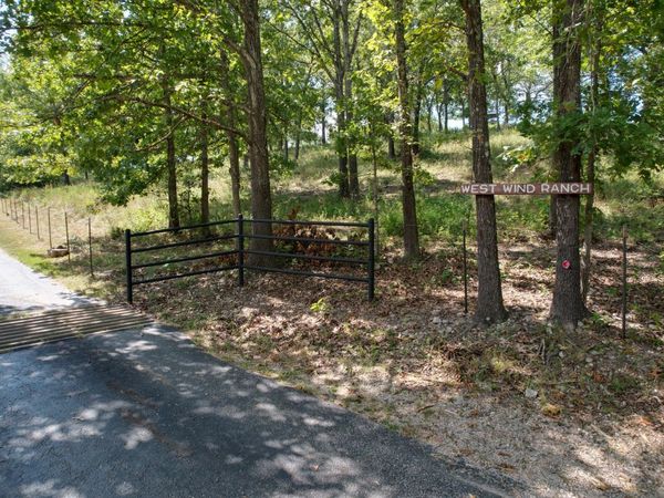 93 W Wind Way, Squires, MO 65755