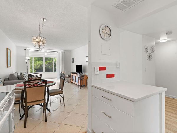 9660 Sunrise Lakes Boulevard, Unit 208, Sunrise, FL 33322