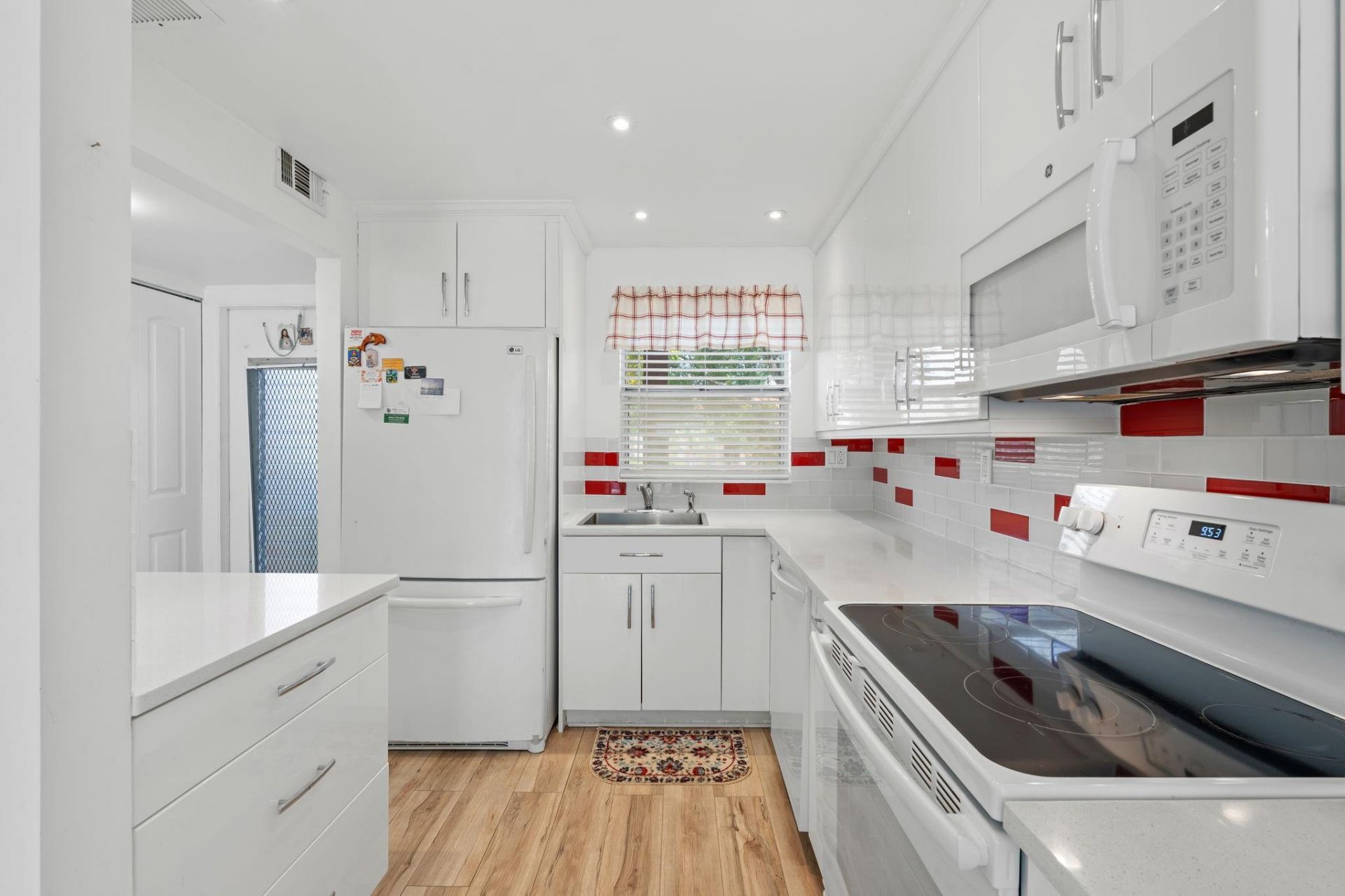 9660 Sunrise Lakes Boulevard, Unit 208, Sunrise, FL 33322 Photo