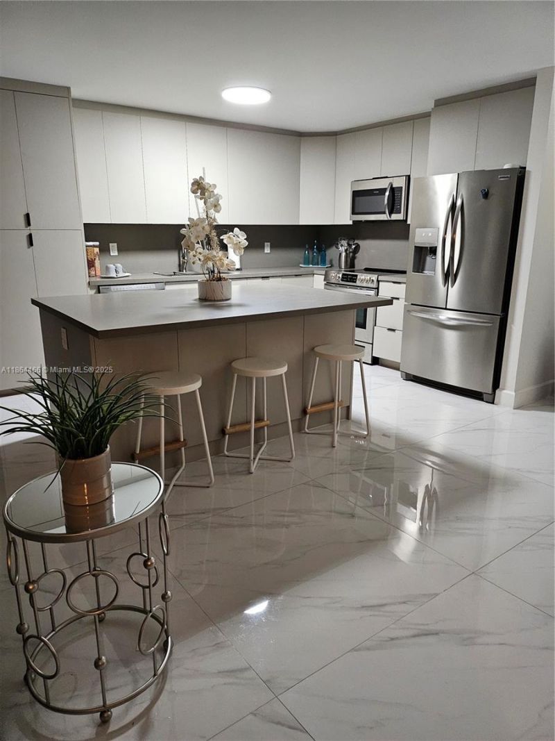 6423 E Collins Ave, Unit 206, Miami Beach, FL 33141 Photo