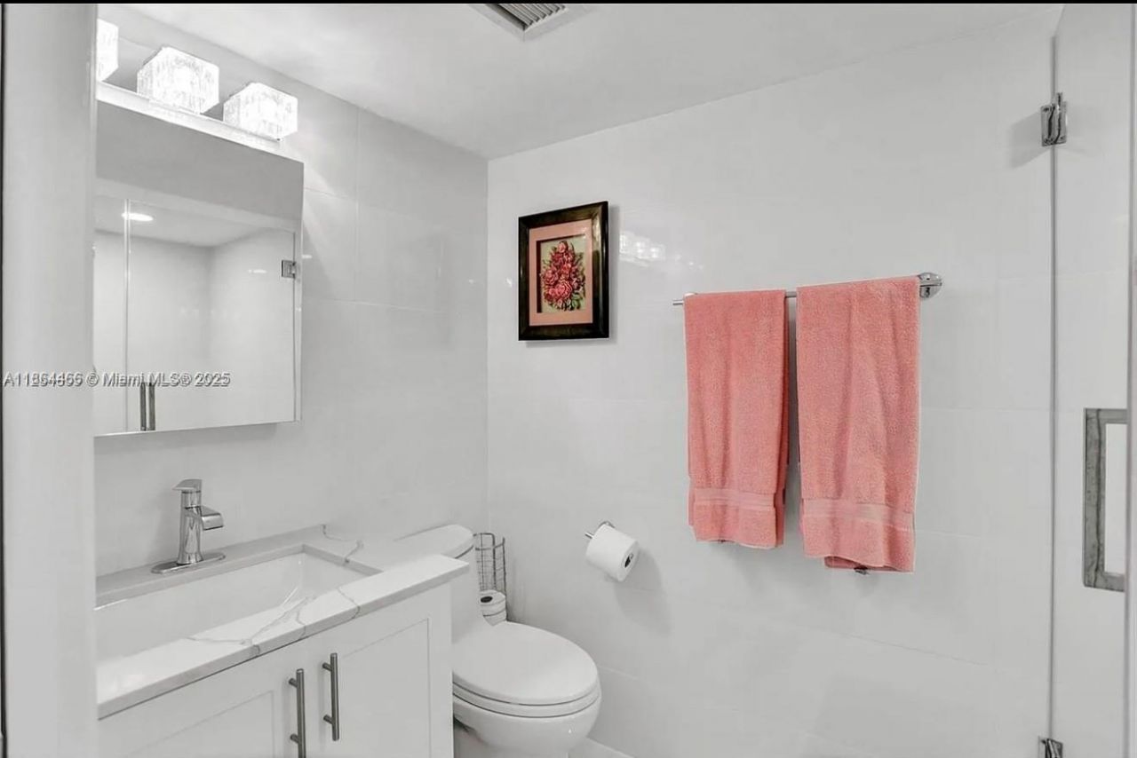 6423 E Collins Ave, Unit 206, Miami Beach, FL 33141 Photo