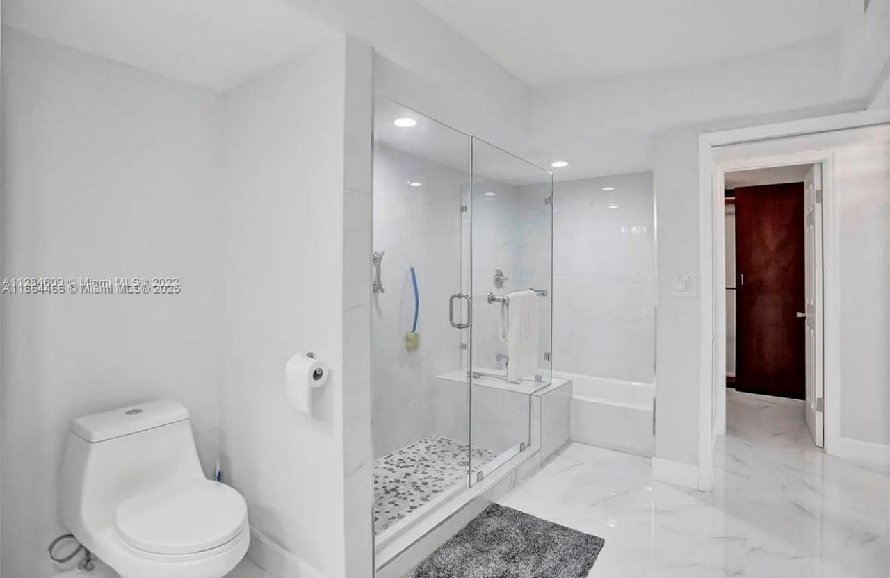 6423 E Collins Ave, Unit 206, Miami Beach, FL 33141 Photo