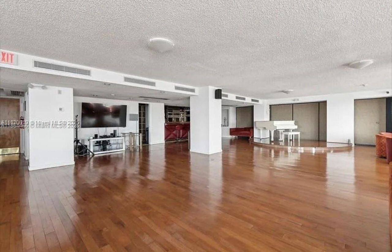 6423 E Collins Ave, Unit 206, Miami Beach, FL 33141 Photo