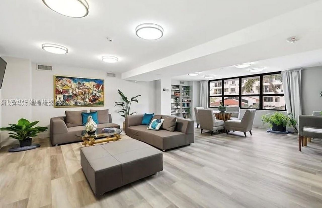 6423 E Collins Ave, Unit 206, Miami Beach, FL 33141 Photo