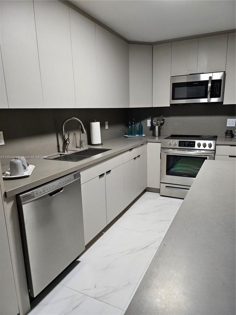 6423 E Collins Ave, Unit 206, Miami Beach, FL 33141 Photo