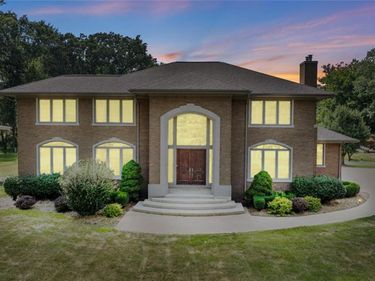 9281 Island Drive, Grosse Ile Twp, MI 48138