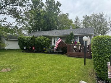 88 N Astor Street, Pontiac, MI 48342