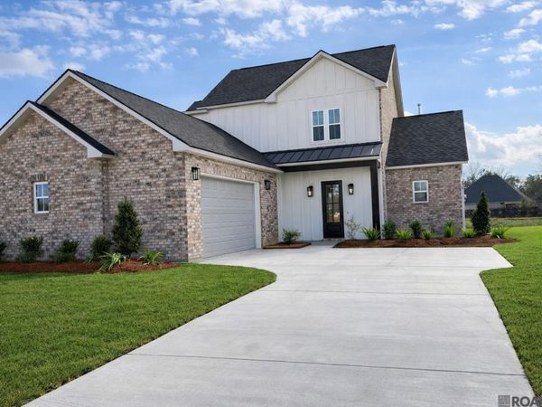 10480 High Point Dr, Denham Springs, LA 70706