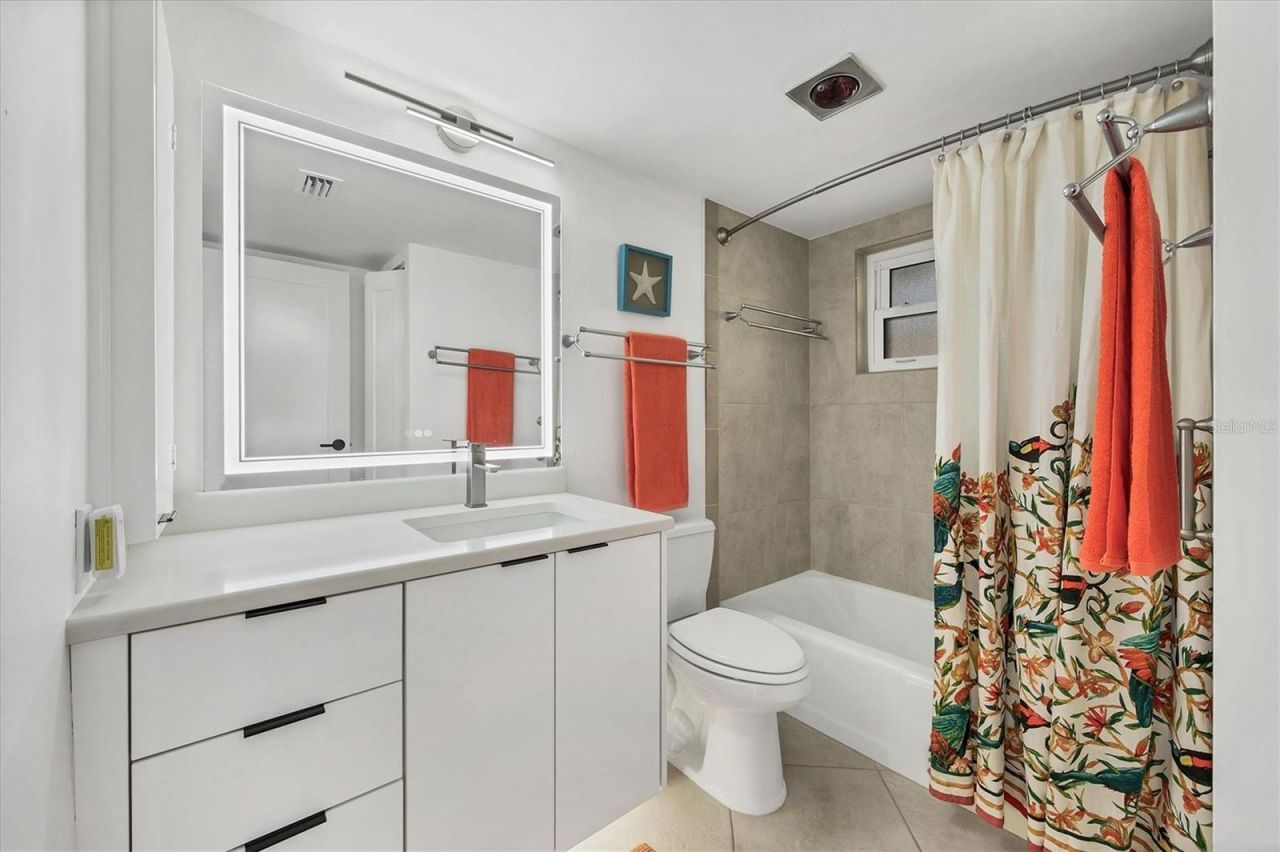 1350 N Portofino Drive, Unit 107, Sarasota, FL 34242 Photo