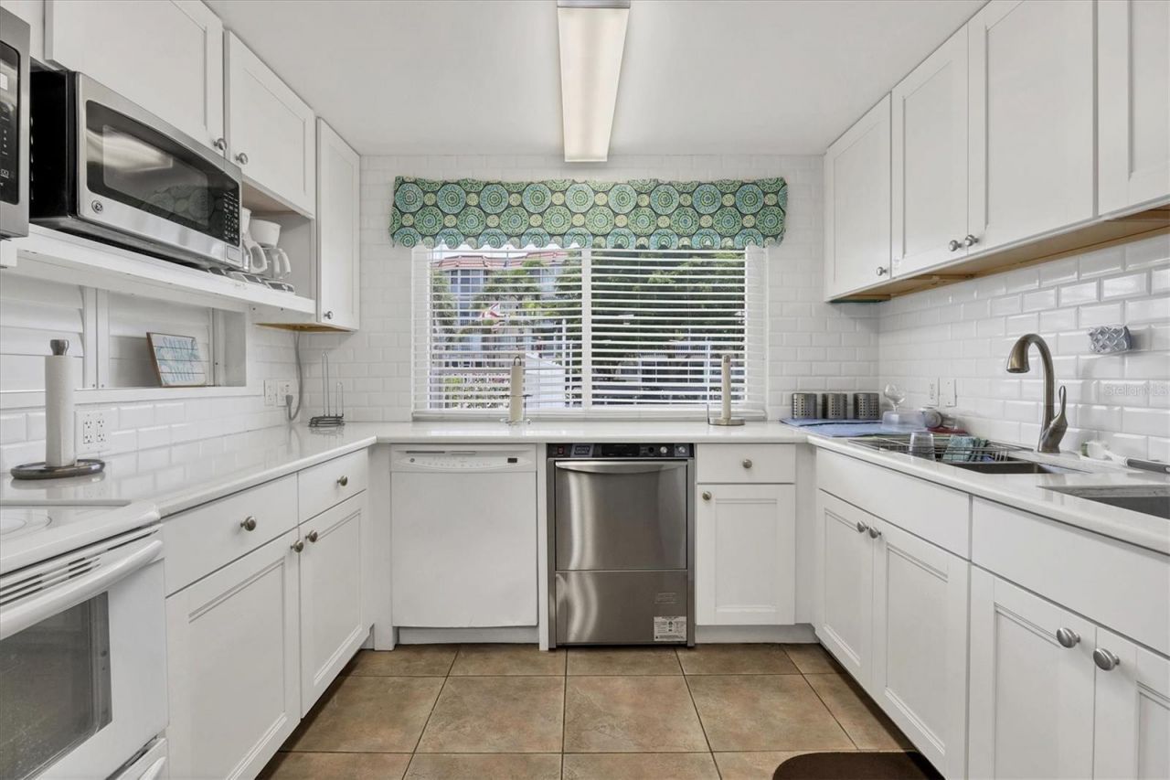 1350 N Portofino Drive, Unit 107, Sarasota, FL 34242 Photo
