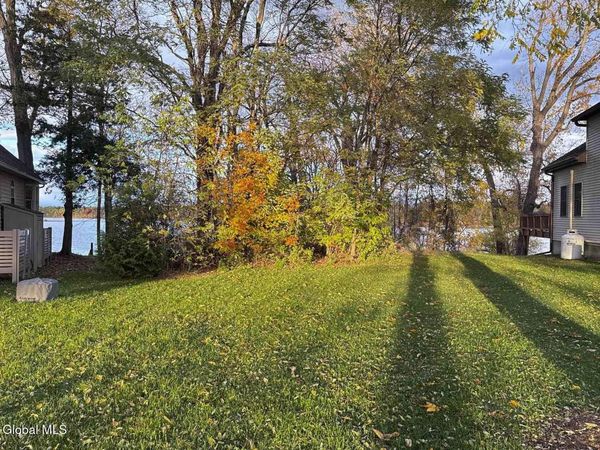 15 Champlain Shores Way, Crown Point, NY 12928