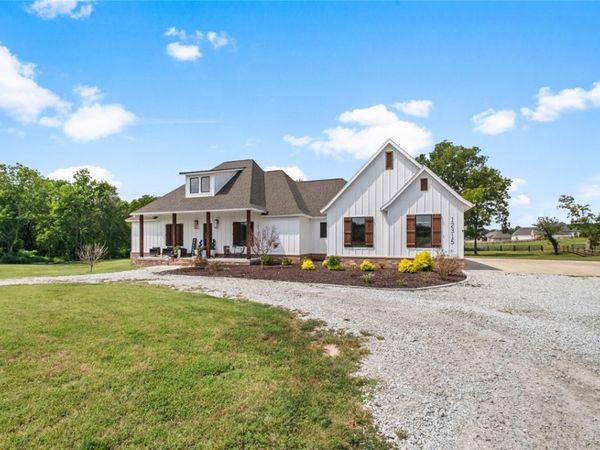12315 Fairmount Road, Gentry, AR 72734