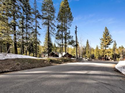12800 Zurich Place, Truckee, CA 96161 Photo