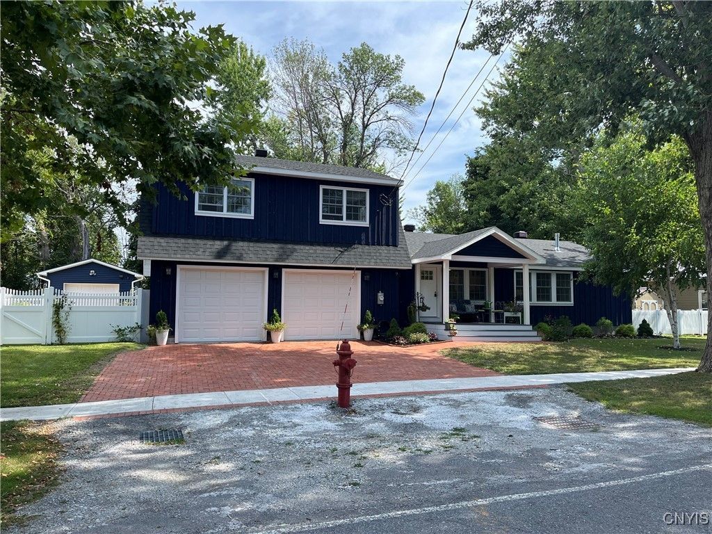 209 E Main Street, Sackets Harbor, NY 13685 Main Photo