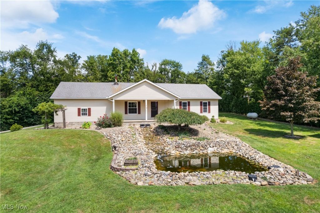 9375 Ridge Road SE, Uhrichsville, OH 44683