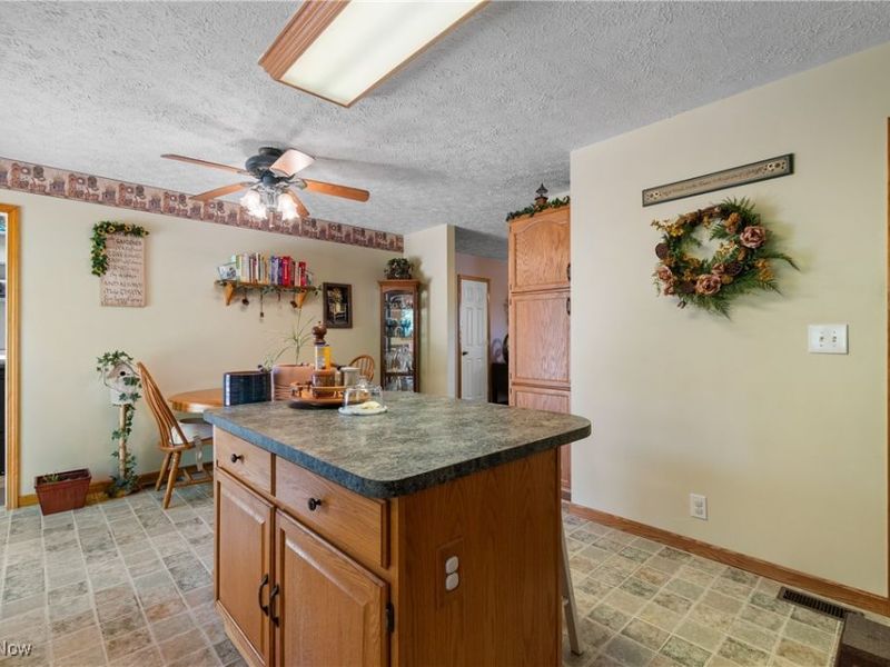 9375 Ridge Road SE, Uhrichsville, OH 44683 Photo 16