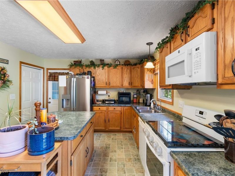 9375 Ridge Road SE, Uhrichsville, OH 44683 Photo 17