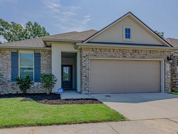 6443 Tiger Pointe Dr, Baton Rouge, LA 70817