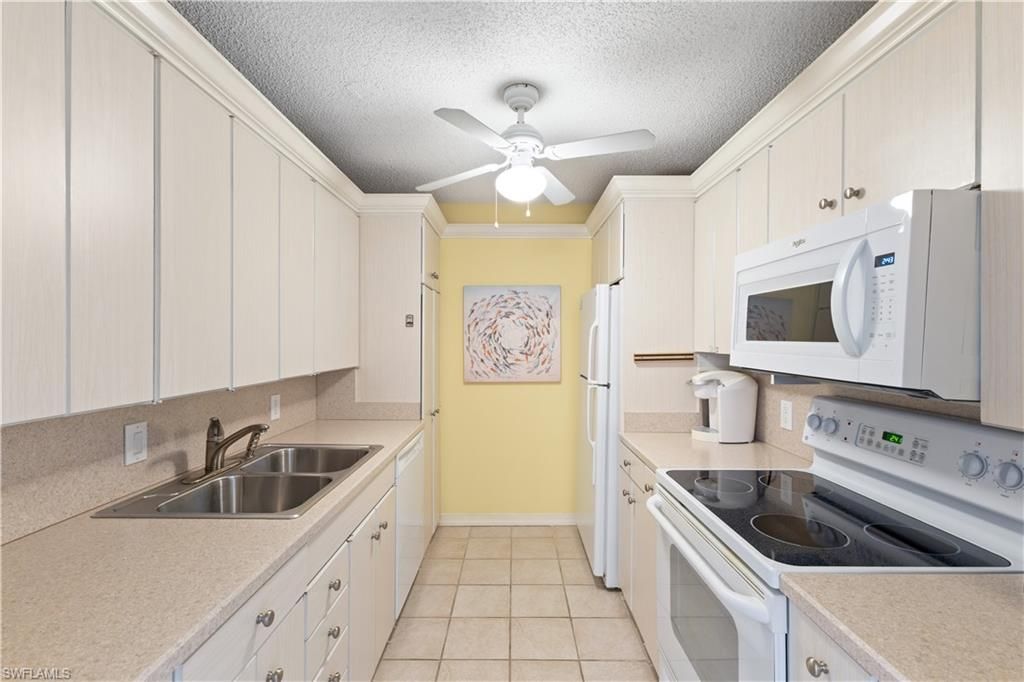 555 Park Shore Dr, Unit B302, Naples, FL 34104 Photo
