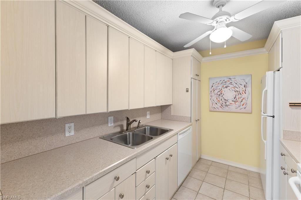 555 Park Shore Dr, Unit B302, Naples, FL 34104 Photo