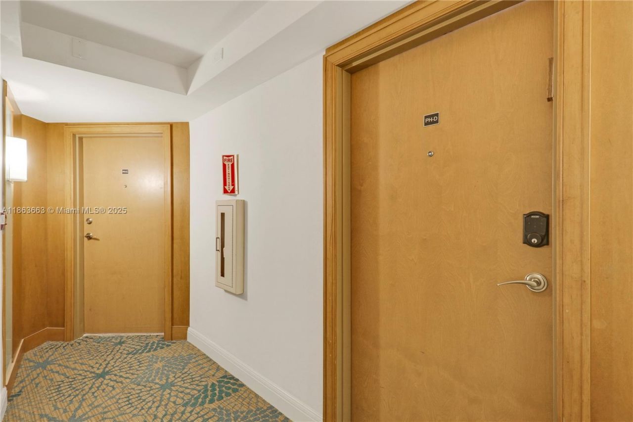 3000 N Ocean Dr, Unit PH-D, Singer Island, FL 33404 Photo